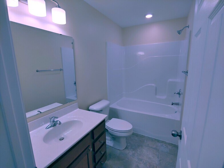 Upstairs bath - 7762 Knue Rd
