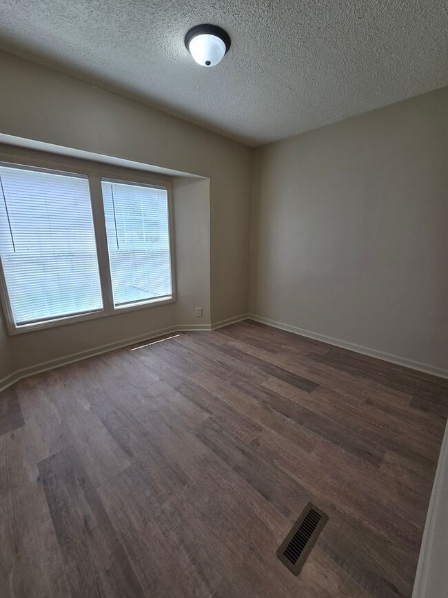 Building Photo - Charming 2 Bed, 1 Bath Home on Secluded De...