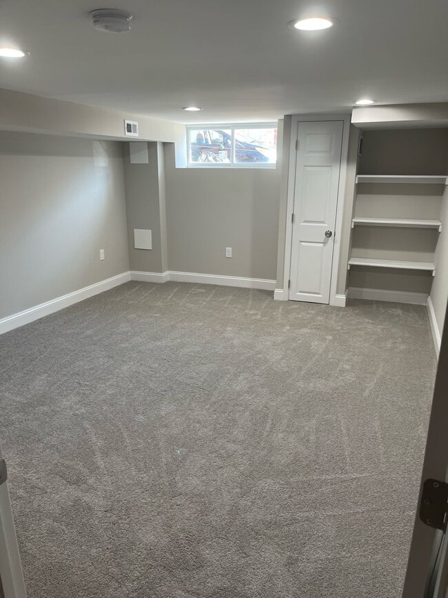 Building Photo - Bright 3-Bed, 2.5-Bath Gem Next to Patters...