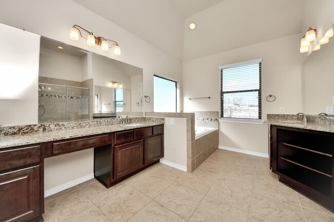 Building Photo - 2707 King's Retreat Cir