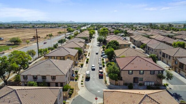 Building Photo - Nice 3 bedroom townhouse!