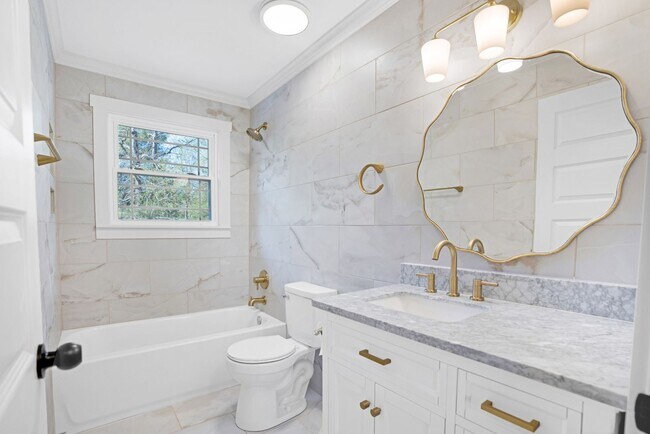 Building Photo - Beautiful Renovated 3 Bedroom Home For Ren...