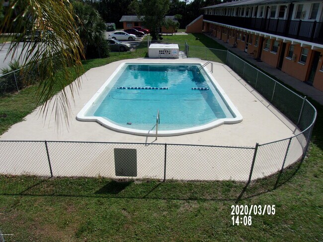 Building Photo - 1715 Dixon Blvd