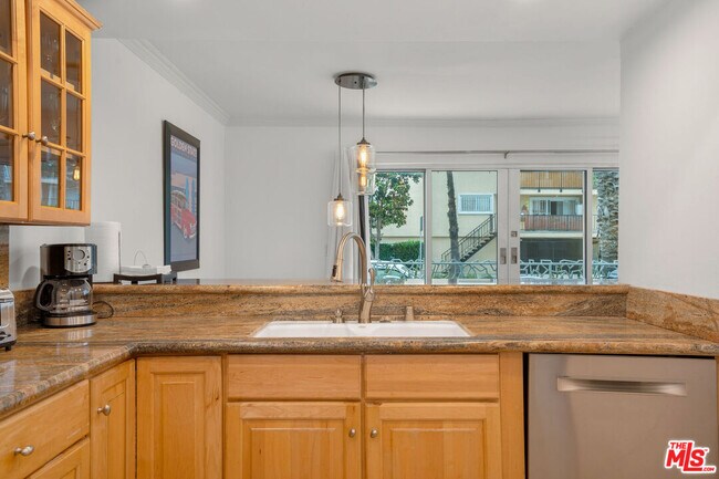 Building Photo - 2101 Ocean Ave