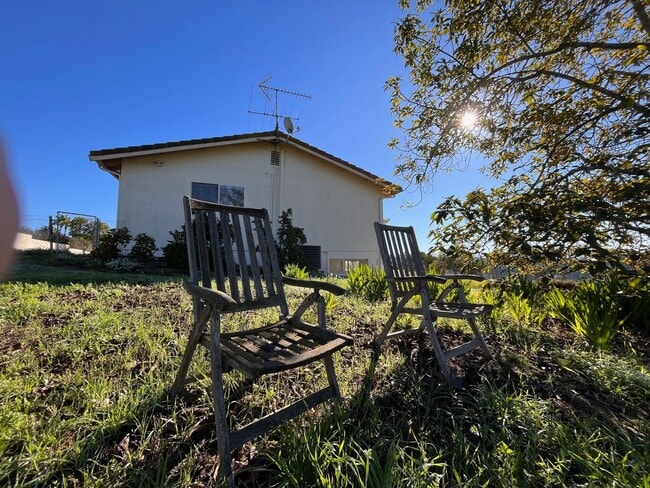 Building Photo - Spectacular Retro Home in a Rural Setting with Views and Space