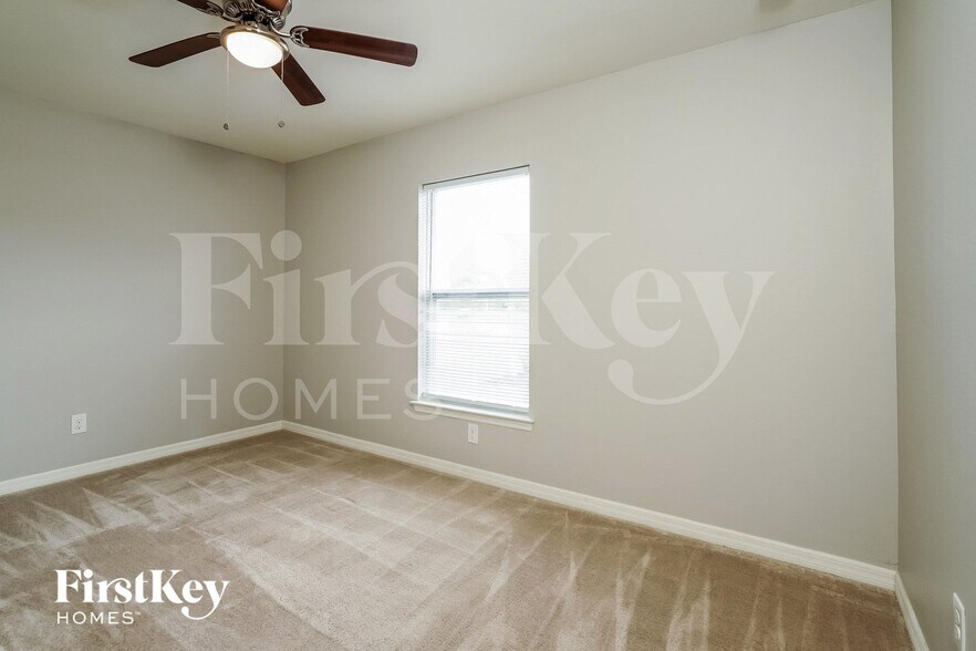 Building Photo - 1719 NW 25th Ln