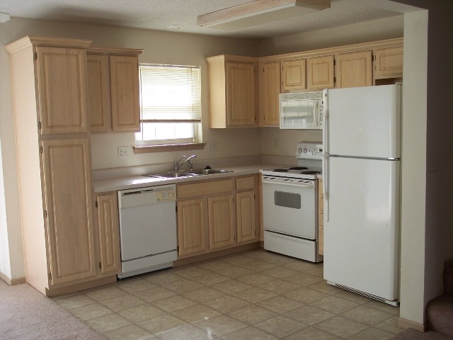 Kitchen - 1201 Pebblecreek Dr