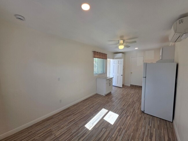 Building Photo - 524 W Greenwood Ave