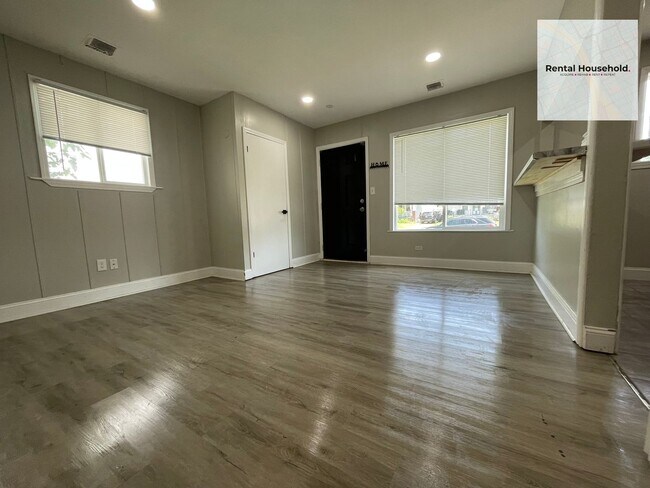 Building Photo - Adorable 3 Bedroom Ranch