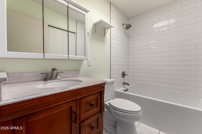 Building Photo - 911 S Hacienda Dr