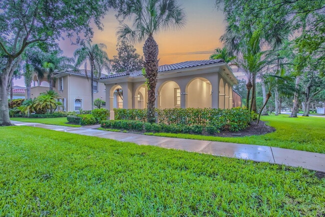 Building Photo - 121 Savona Dr