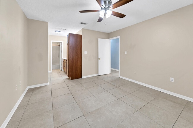 Building Photo - 2014 Woodfern Path
