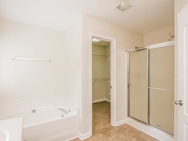 Building Photo - 3067 Woodbridge Ln