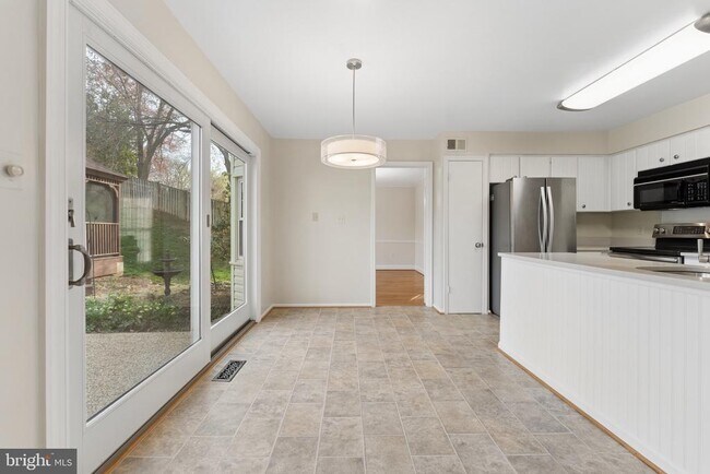 Building Photo - 2302 Tanglevale Dr