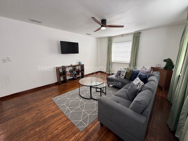 Building Photo - 2811 College St