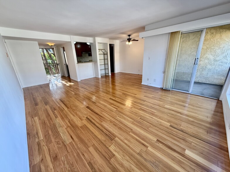 Building Photo - 5600 Kensington Way