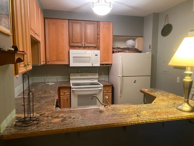 Kitchen - 1220 Reserve Way