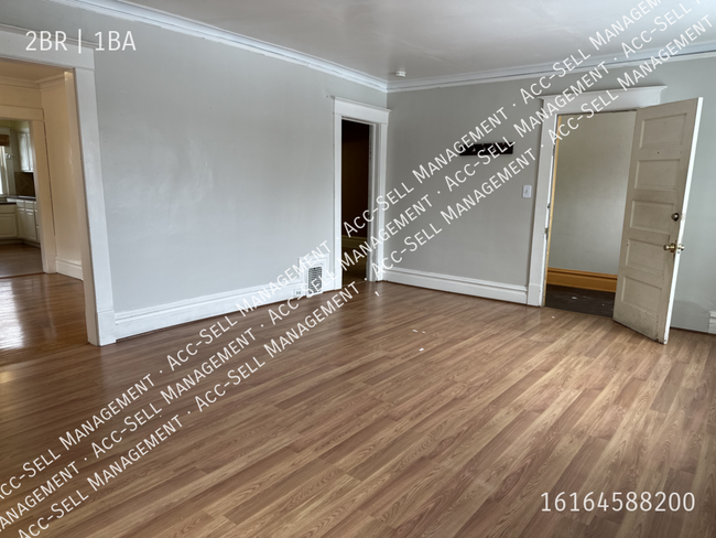 Building Photo - Spacious Apartment In South East Grand Rap...