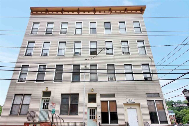 Building Photo - 332 Jackson St