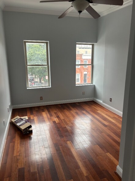 Building Photo - 121 E Randall St