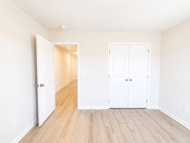 Building Photo - Discover modern living in the heart of Cornelia!