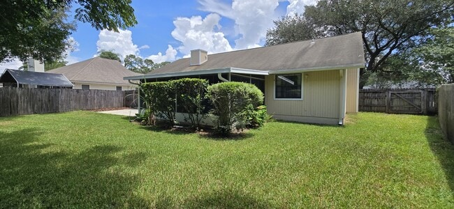 Building Photo - 10864 Steeding Horse Dr