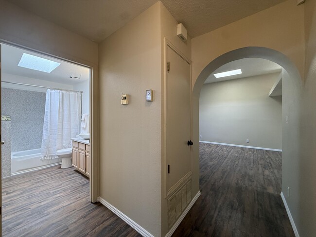 Building Photo - 7200 Whippoorwill Ln NE