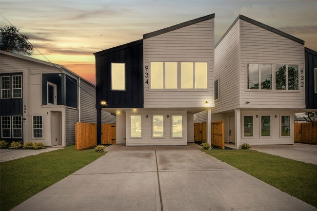 Building Photo - 934 South Ln
