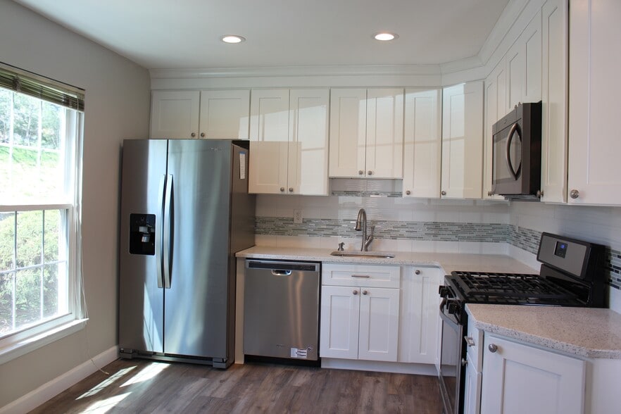 Building Photo - 2203 Buckingham Cir