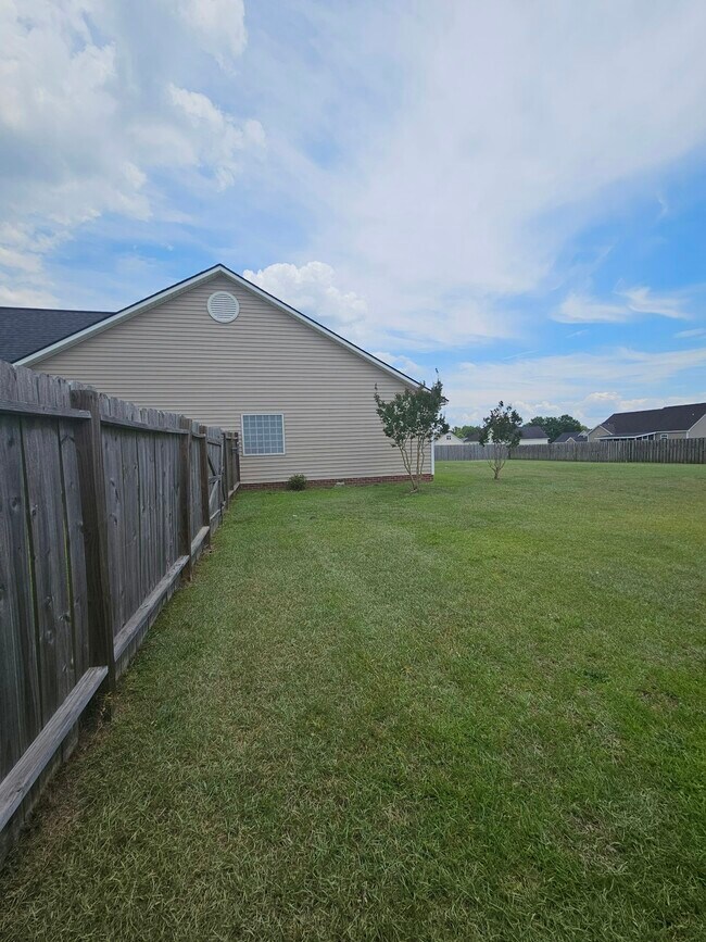 Building Photo - 389 Ivywood Ln