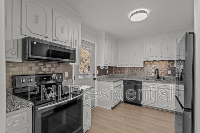 Building Photo - 4560 E Williamsburg Rd