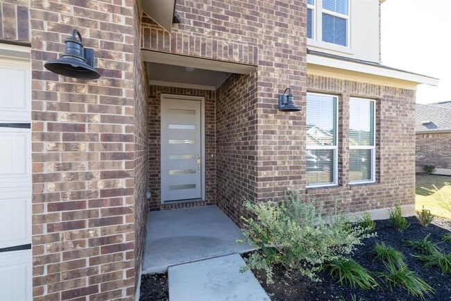 Building Photo - 1648 Tinnen House St