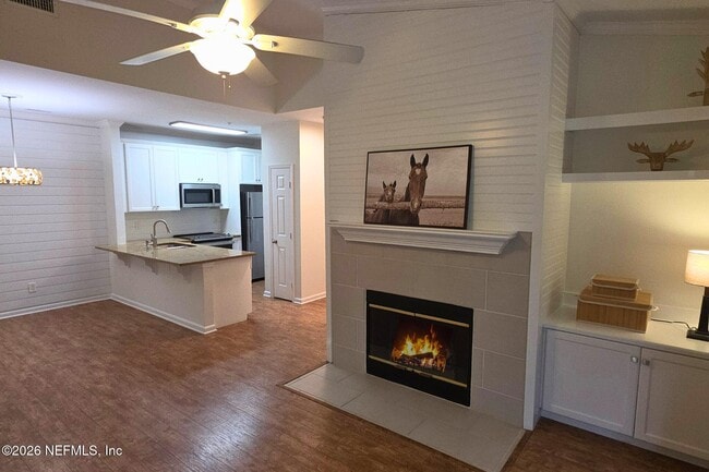 Building Photo - 230 Colima Ct