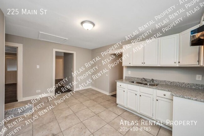 Building Photo - 225 Main St