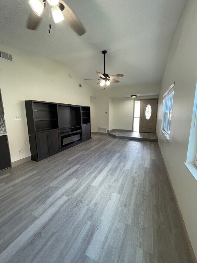 Building Photo - 660 Macduff Ln