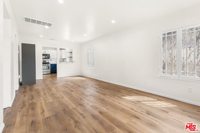 Building Photo - 1351 W 70th St