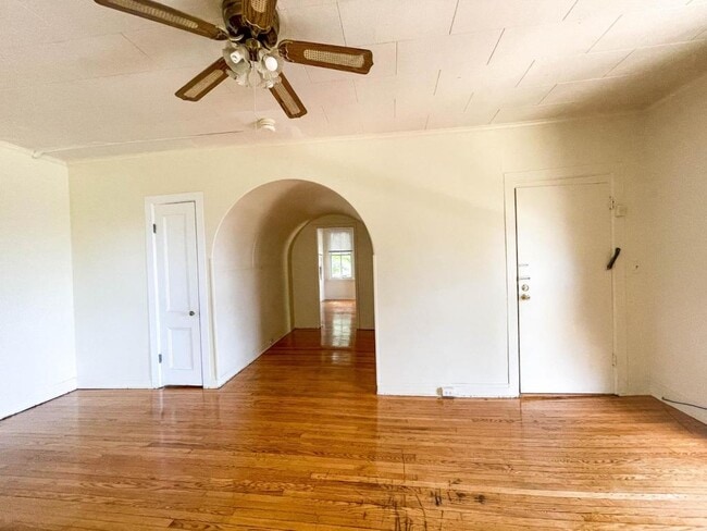 Building Photo - 103 E Spencer St