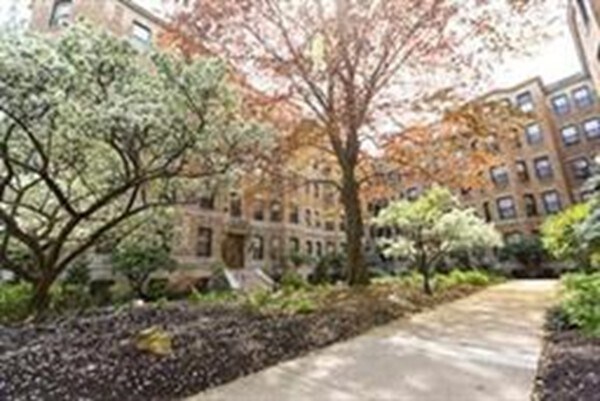Building Photo - 116 Riverway