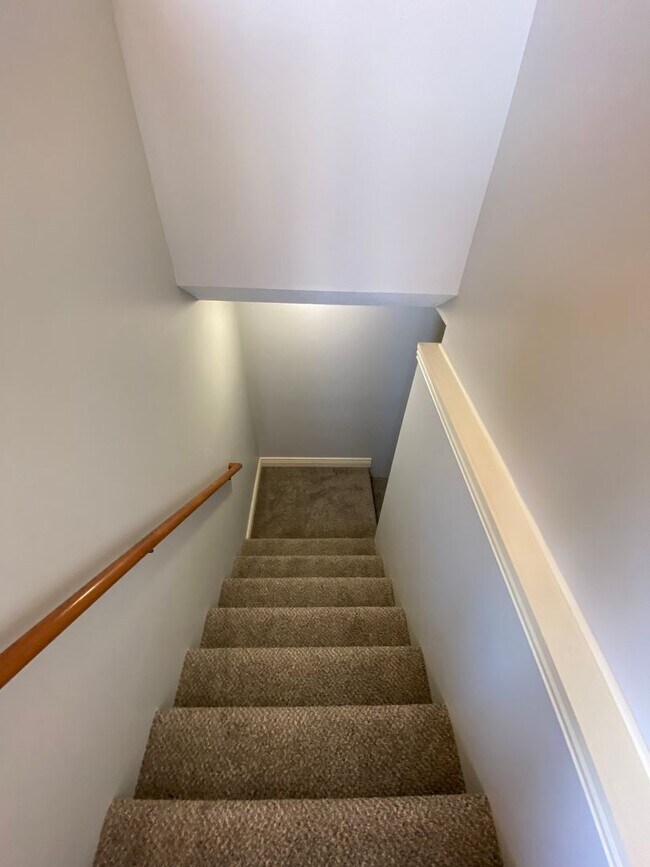 Building Photo - MINUTES FROM FT. RILEY! TWO CAR GARAGE!