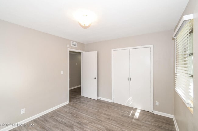 Building Photo - 6238 Green Pine Ln