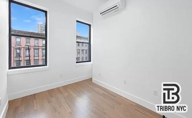 Building Photo - 3 bedroom in BROOKLYN NY 11206