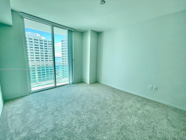 Building Photo - 950 Brickell Bay Dr