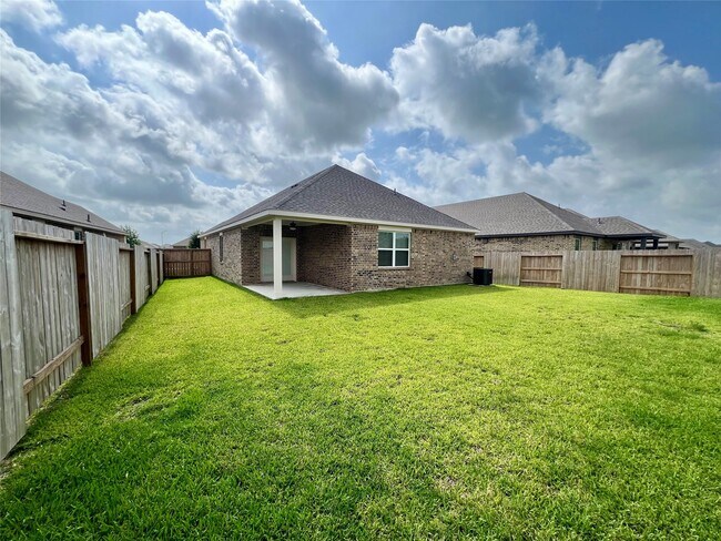 Building Photo - 3008 Myrtle Sunset Dr
