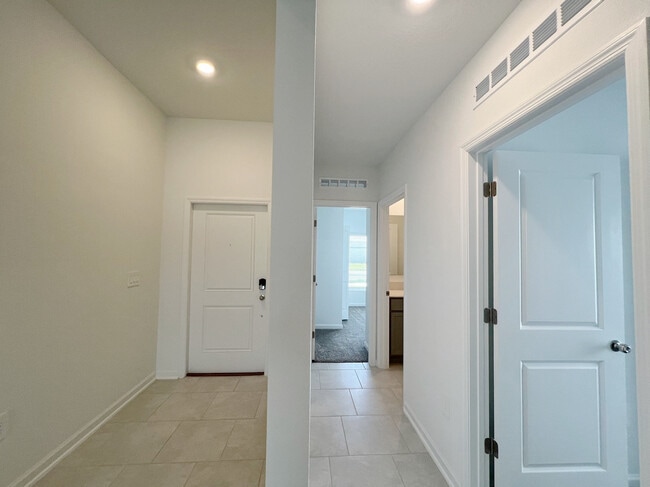 Building Photo - 317 Singing Sands Cir