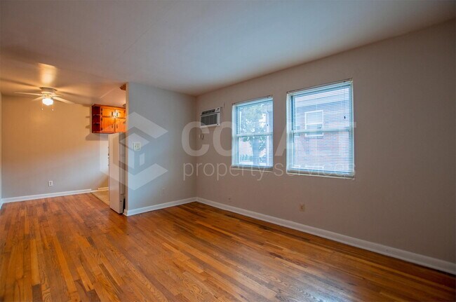 Building Photo - 944 St Charles Ave NE