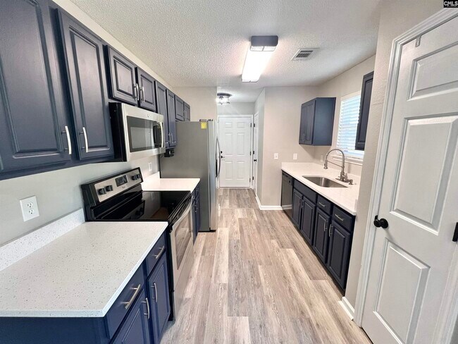 Building Photo - 301 Legend Oaks Dr