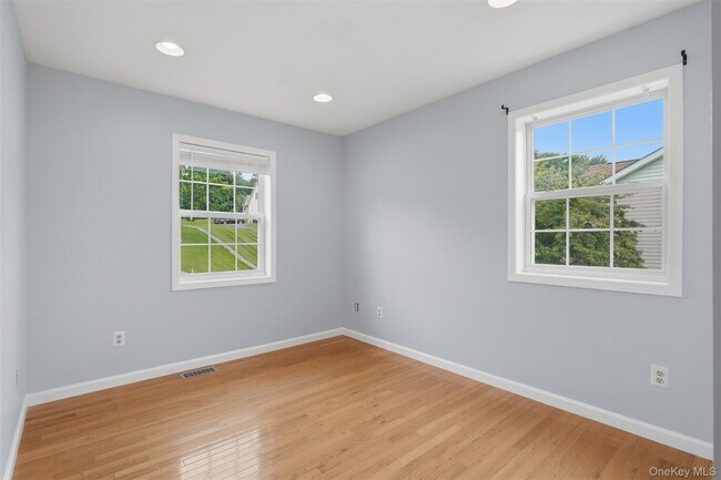 Building Photo - 17 Watkins Dr