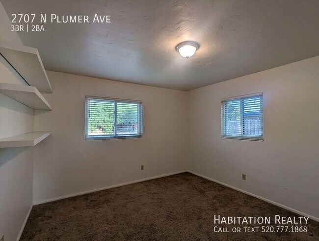Building Photo - 2707 N Plumer Ave