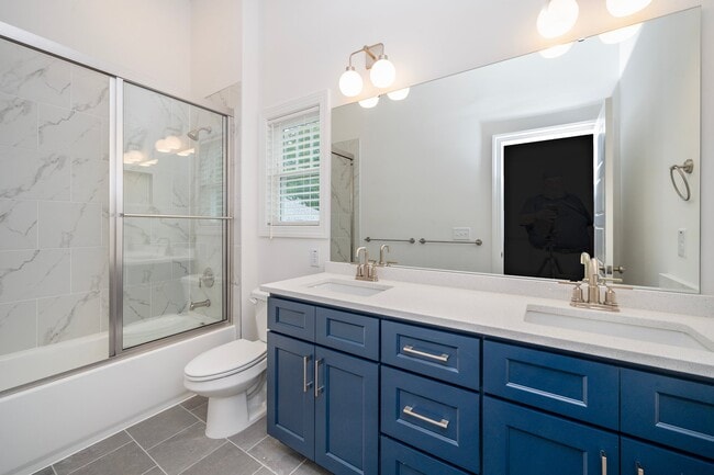 Building Photo - 1634 Crest Rd