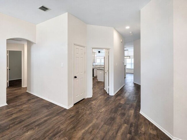 Building Photo - 9903 Presthope Dr